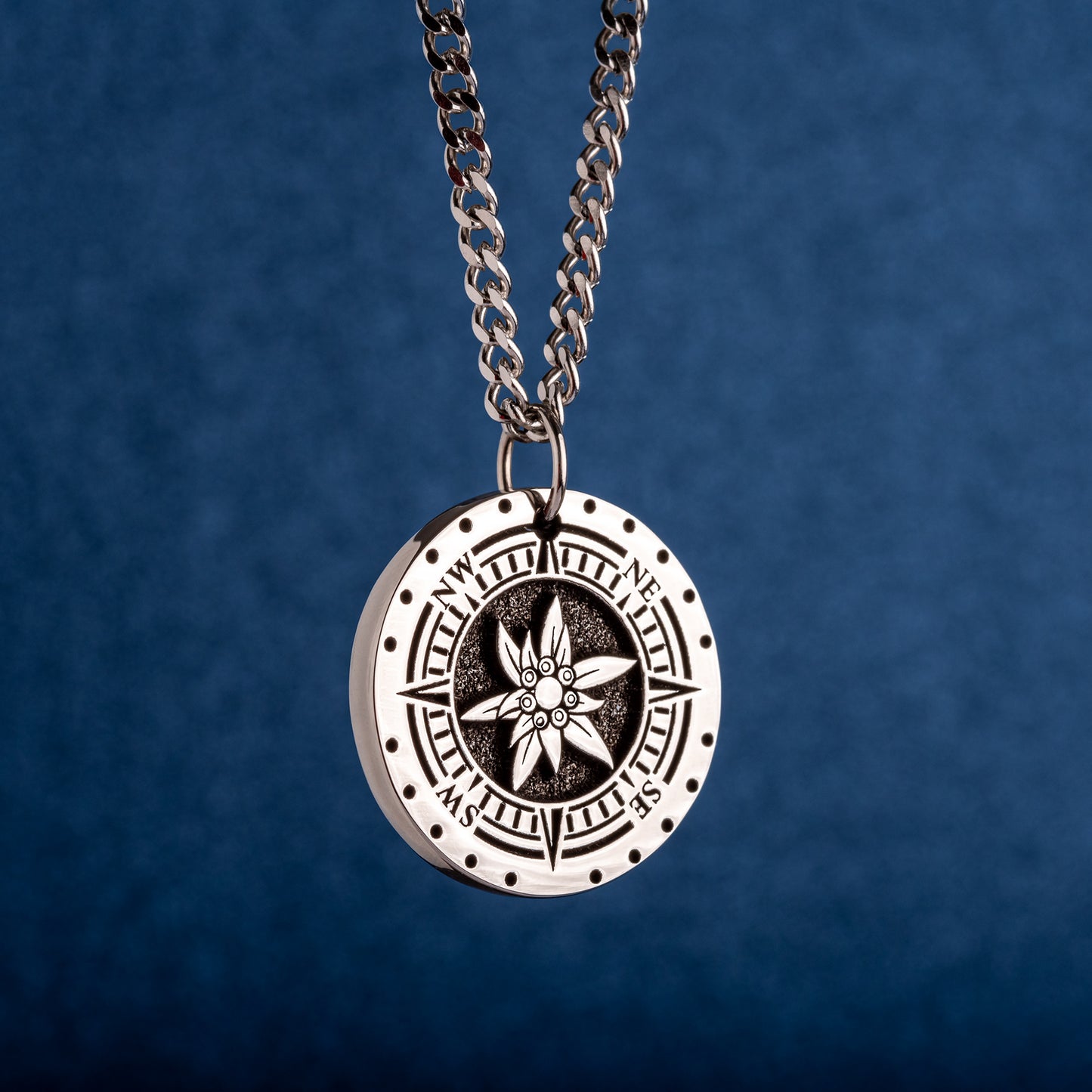 Edelweiss Compass Pendant - Gift for Adventure Lovers, Boulderer, Climber! Mountain Pendant for backpackers