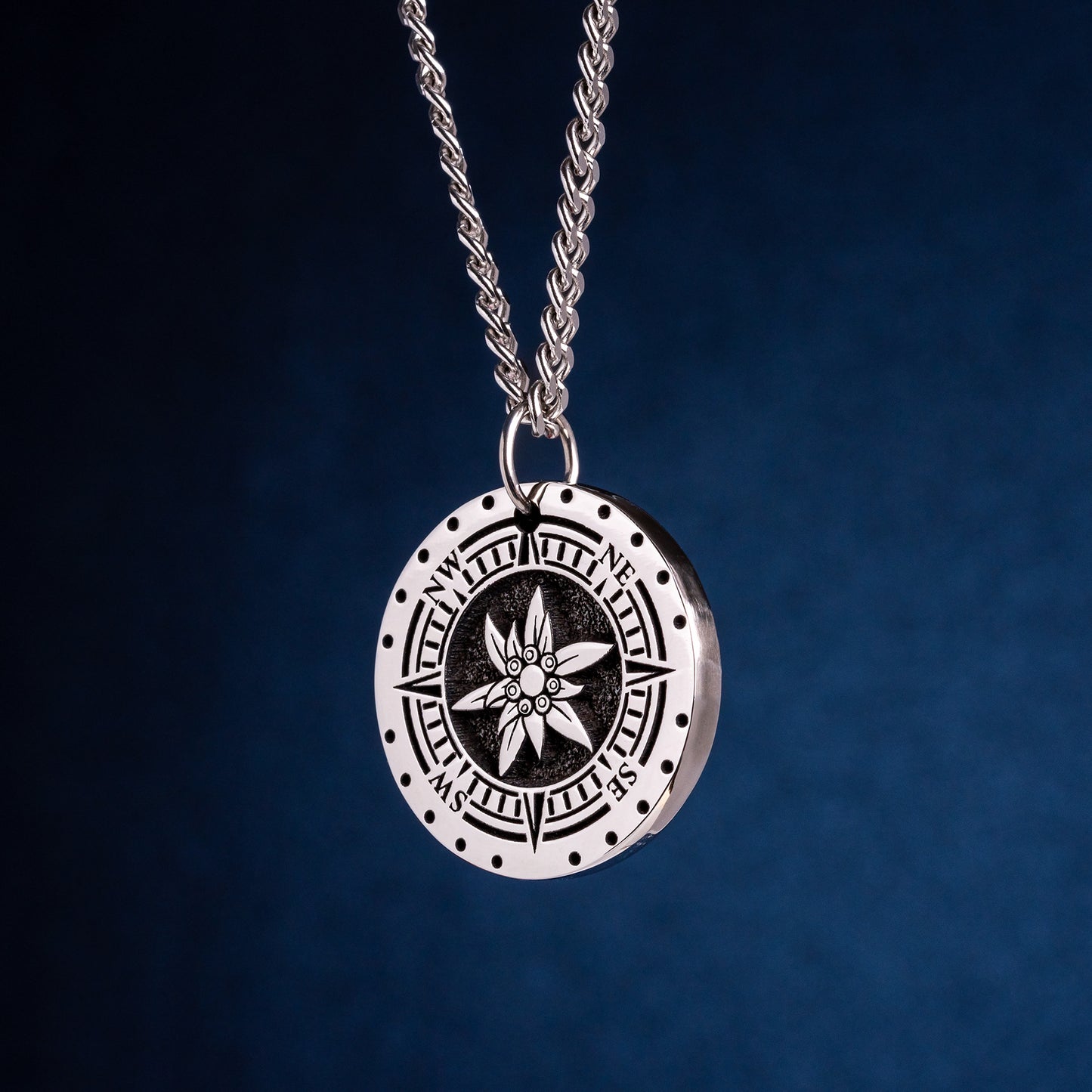 Edelweiss Compass Pendant - Gift for Adventure Lovers, Boulderer, Climber! Mountain Pendant for backpackers