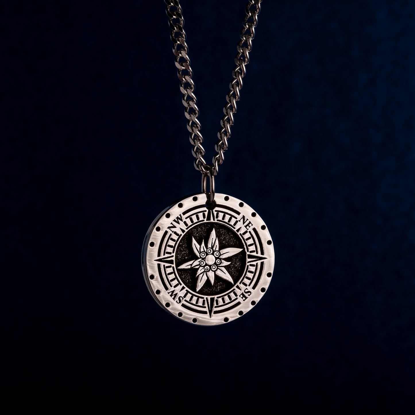 Edelweiss Compass Pendant - Gift for Adventure Lovers, Boulderer, Climber! Mountain Pendant for backpackers